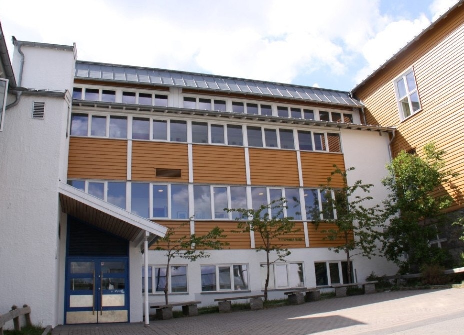 Abildsø skole ligger kun en kort spasertur fra boligen, med trygg og enkel skolevei for områdets yngste beboere. Galleribilde