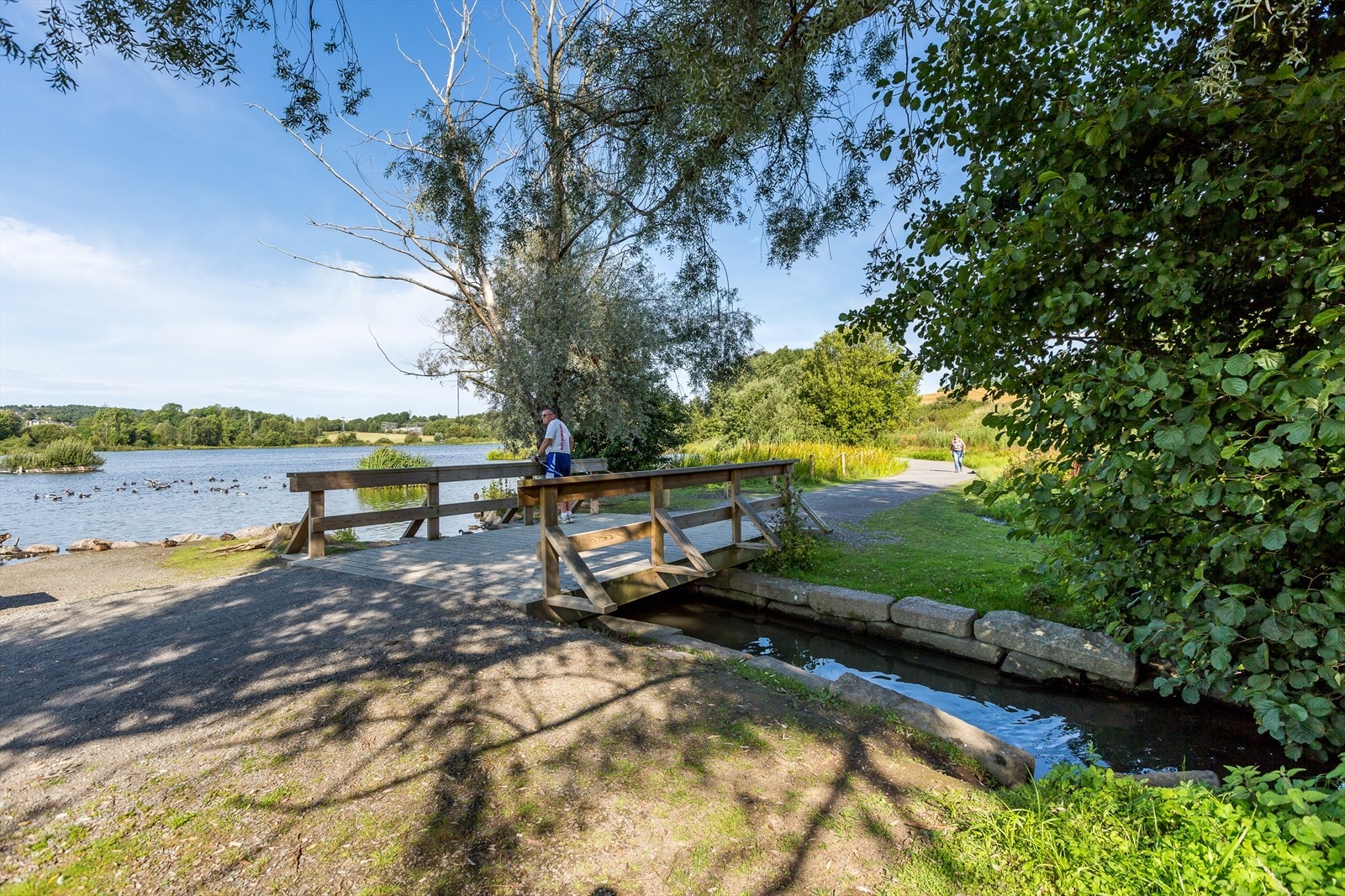 I nærområdet finnes et rikt utvalg av flotte turstier, hyggelige bade- og fiskevann samt gode rekreasjonsmuligheter for hele familien. Østensjøvannet og Klopptjern er blant områdets mest populære utfartssteder, med vakker natur og fine muligheter for både Galleribilde
