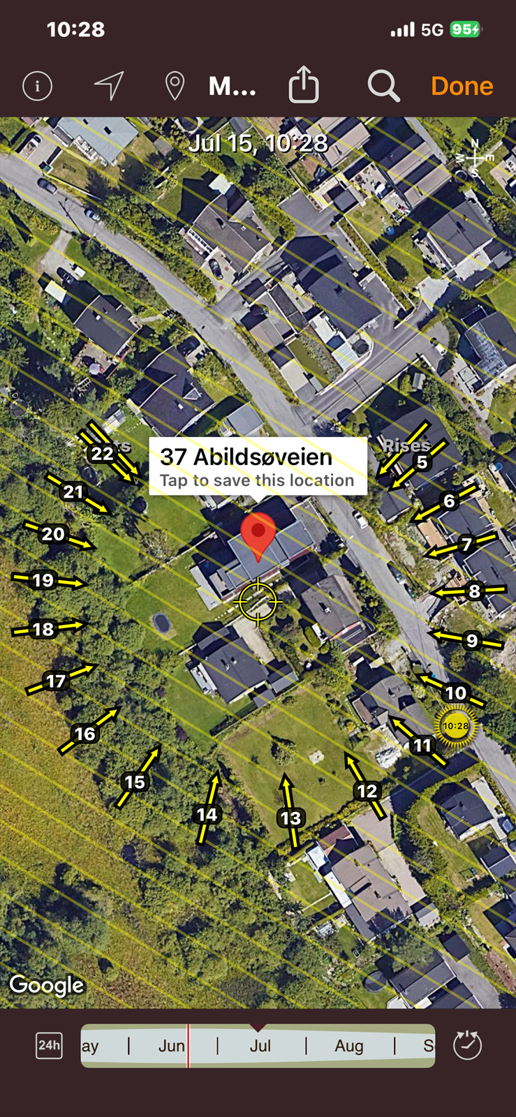 Om sommeren kan du nyte solen fra tidlig morgen til sen kveld. Solkartet viser solforholdene den 15. juli og illustrerer de svært gode solforholdene eiendommen har gjennom dagen. Galleribilde