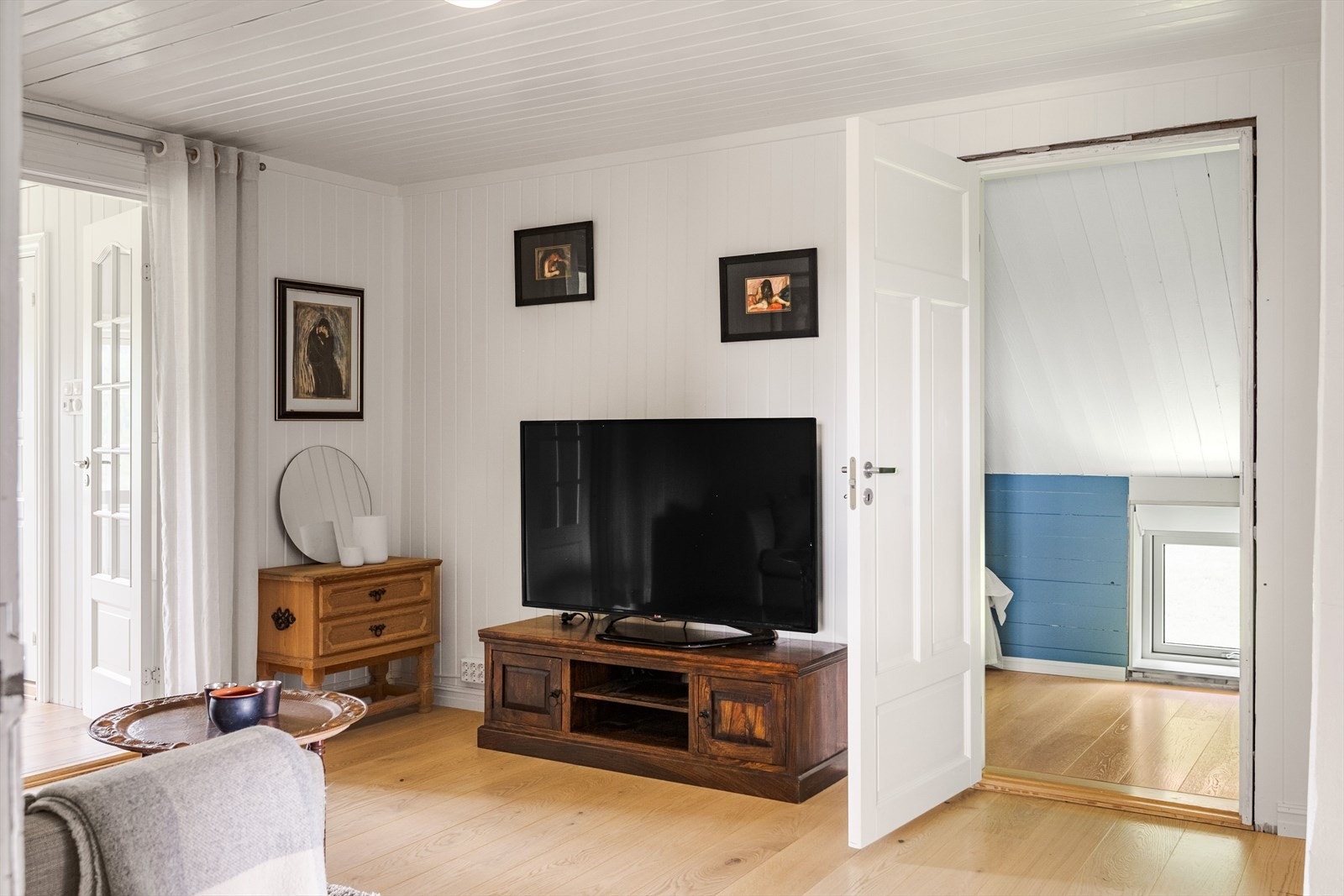 Ypperlig stue for de minste eller som TV-stue om du ikke ønsker TV nede. Galleribilde