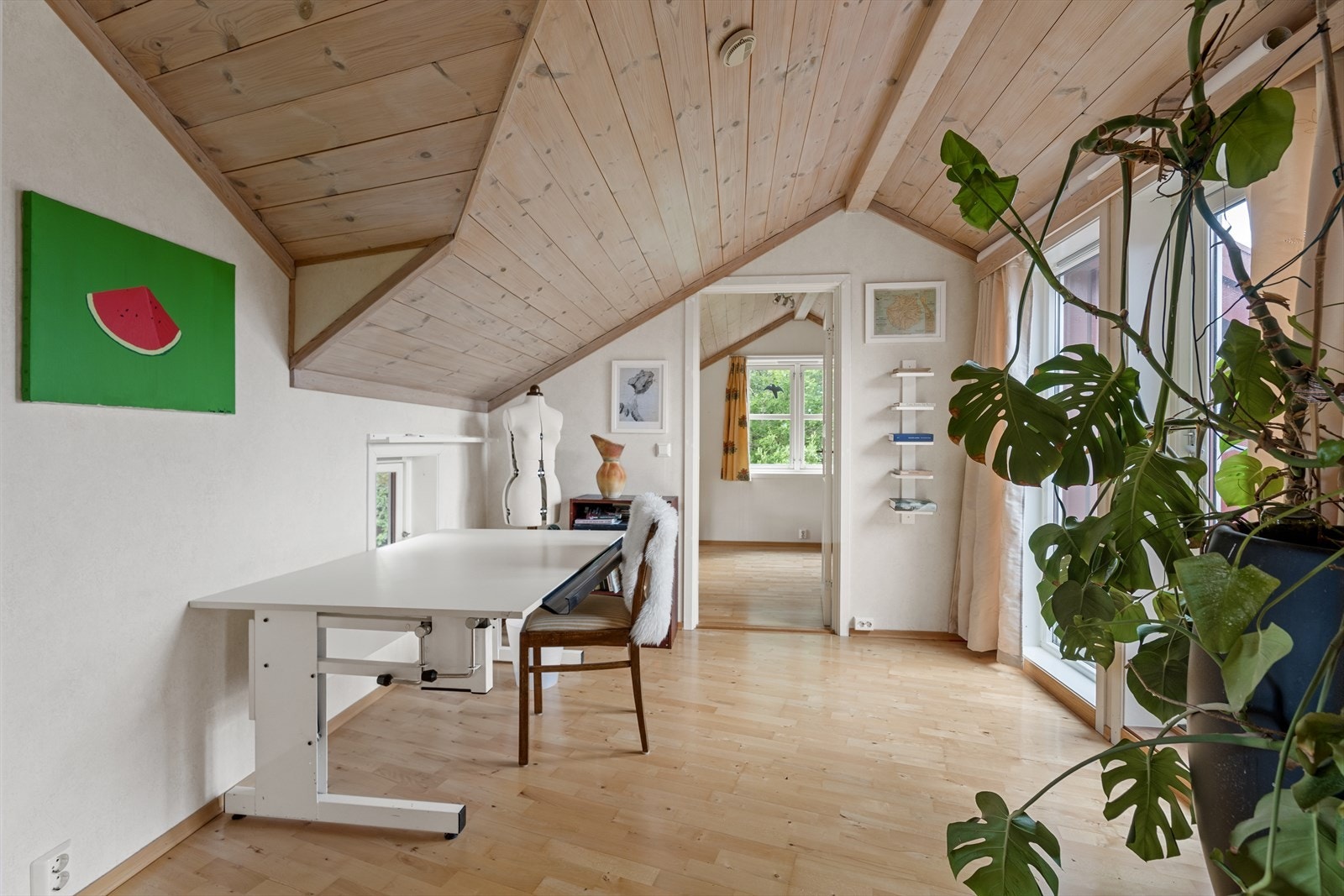 Loftstuen har utgang til en balkong på 6 m². Galleribilde