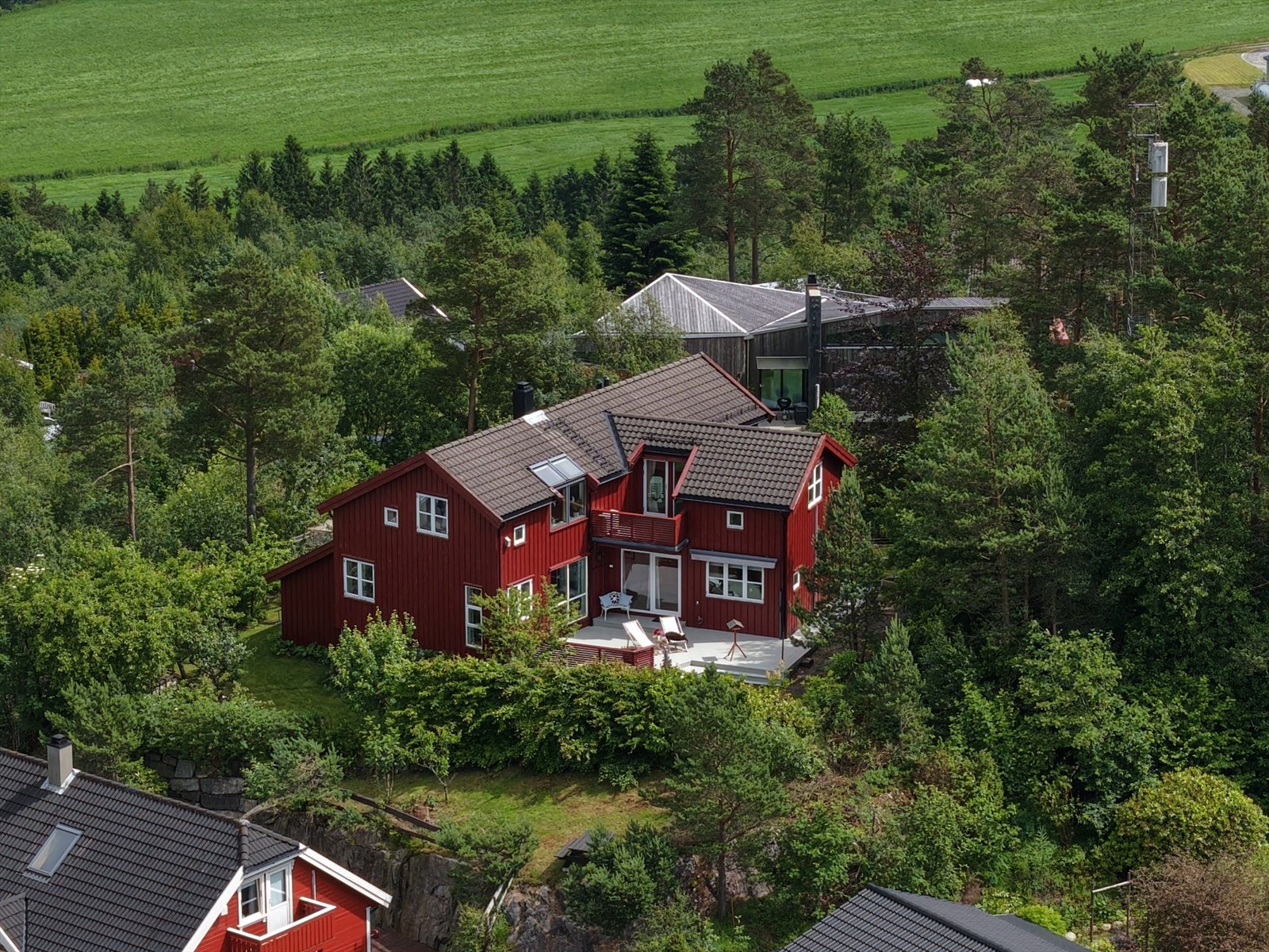 Velkommen til Maleniusåsen 26. Eiendommen presenteres av Kjetil Helland i EiendomsMegler 1. Foto: Espen Emil Søreng. Galleribilde