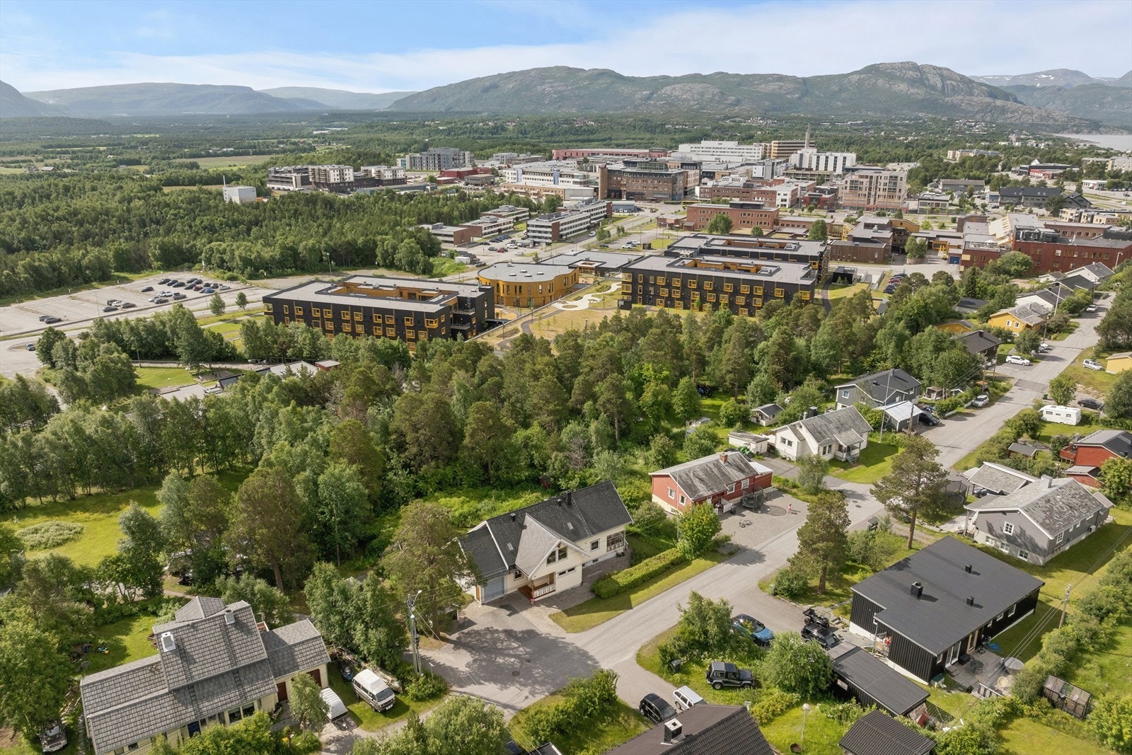 Kort vei til sentrum med servicetilbud som AMFI Alta og Handelsparken. Galleribilde