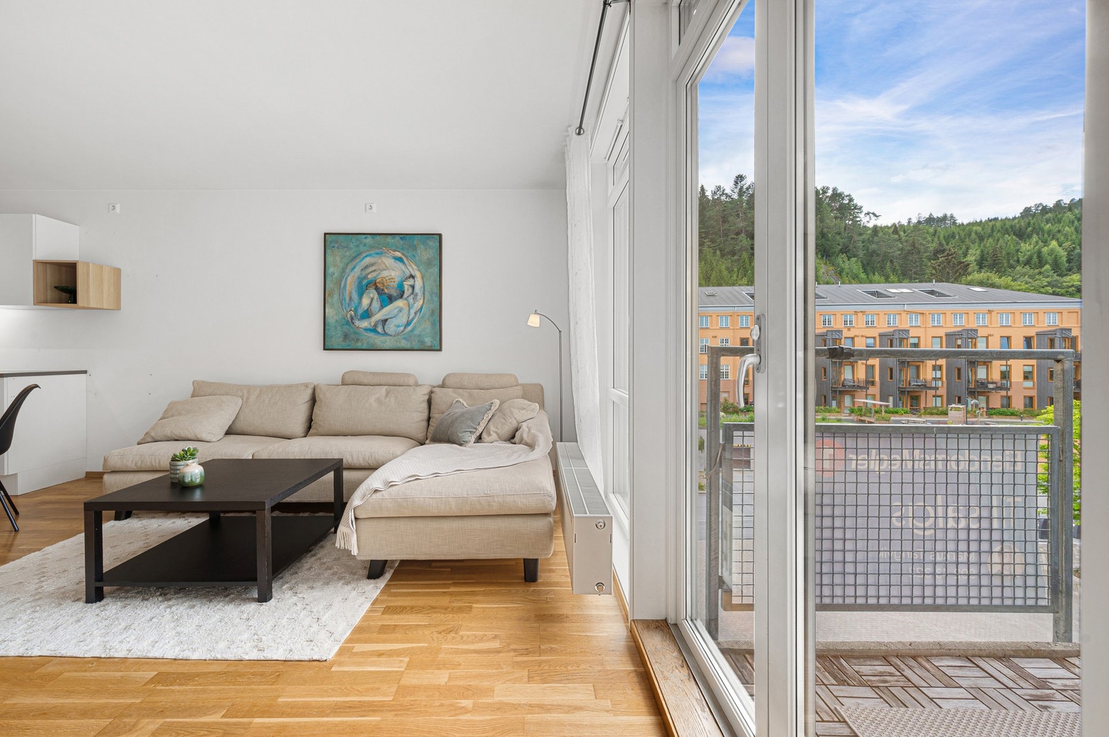 Fra stue har du direkte utgang til flott balkong. Galleribilde