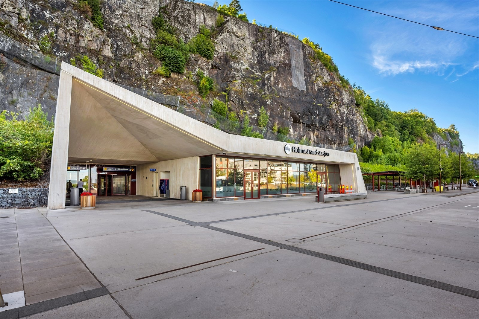 Holmestrand togstasjon er en av Norges flotteste togstasjoner. Galleribilde