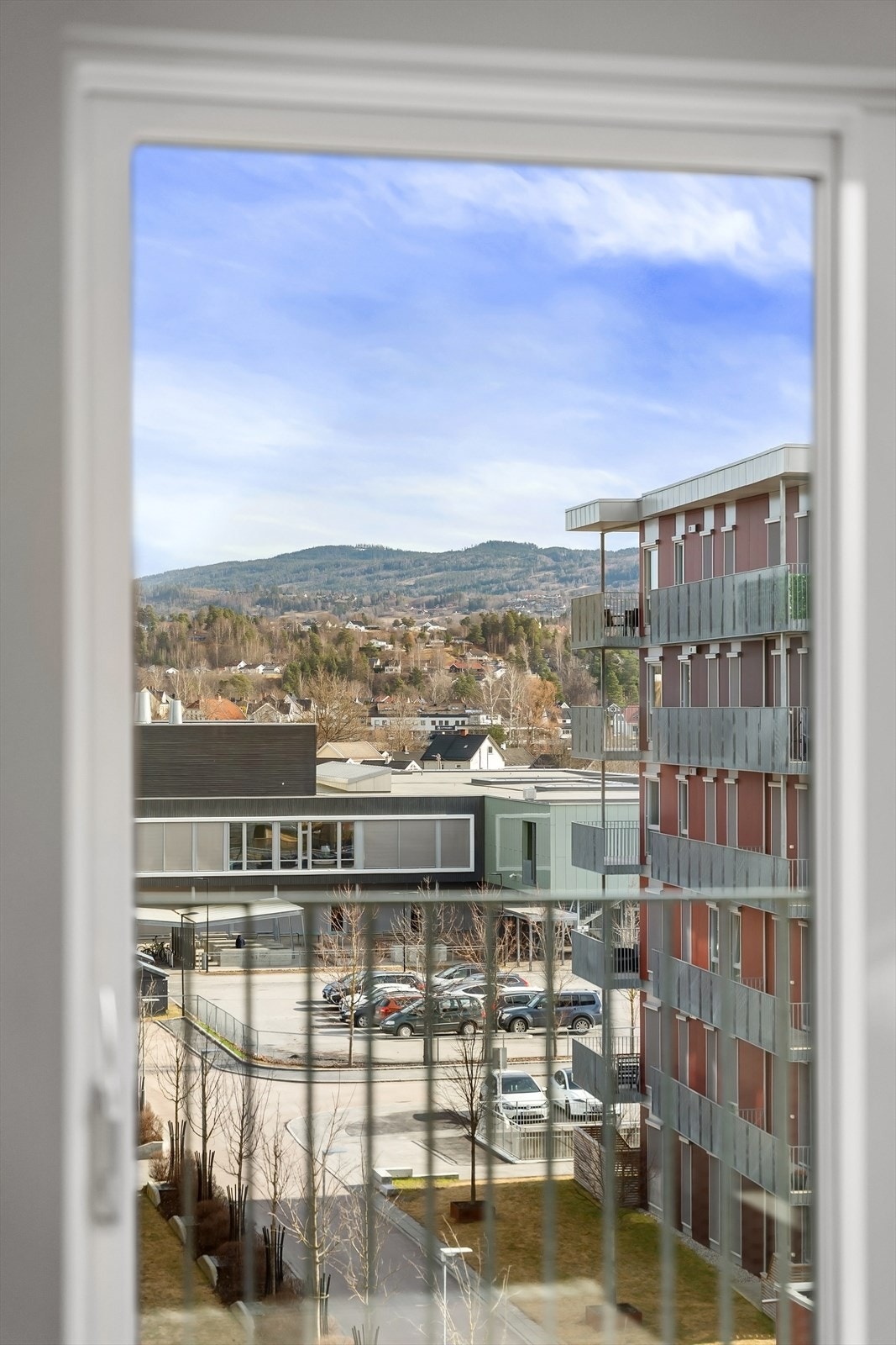 Beliggenheten er sentral på Eikli, med gangavstand til Benterud skole, butikker og bussholdeplass. Galleribilde