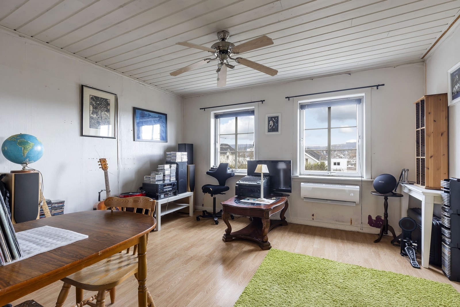 Loftstuen har godt med plass. Galleribilde