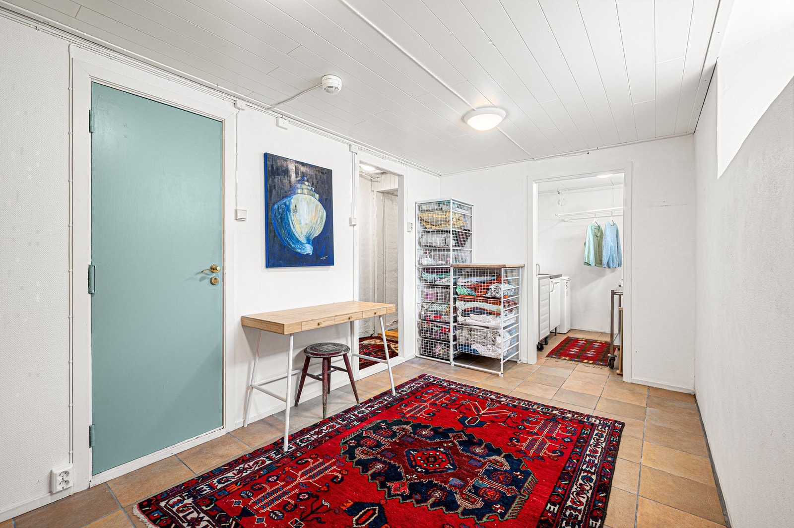 Kjelleretasjen består av arbeidsrom, vaskerom og 2 stk. boder. Galleribilde