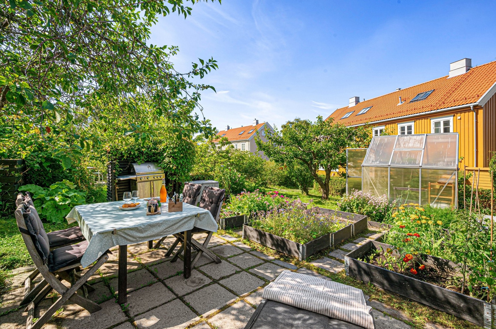 Uteområdene er ypperlig å benytte på varme dager i sommerhalvåret. Galleribilde