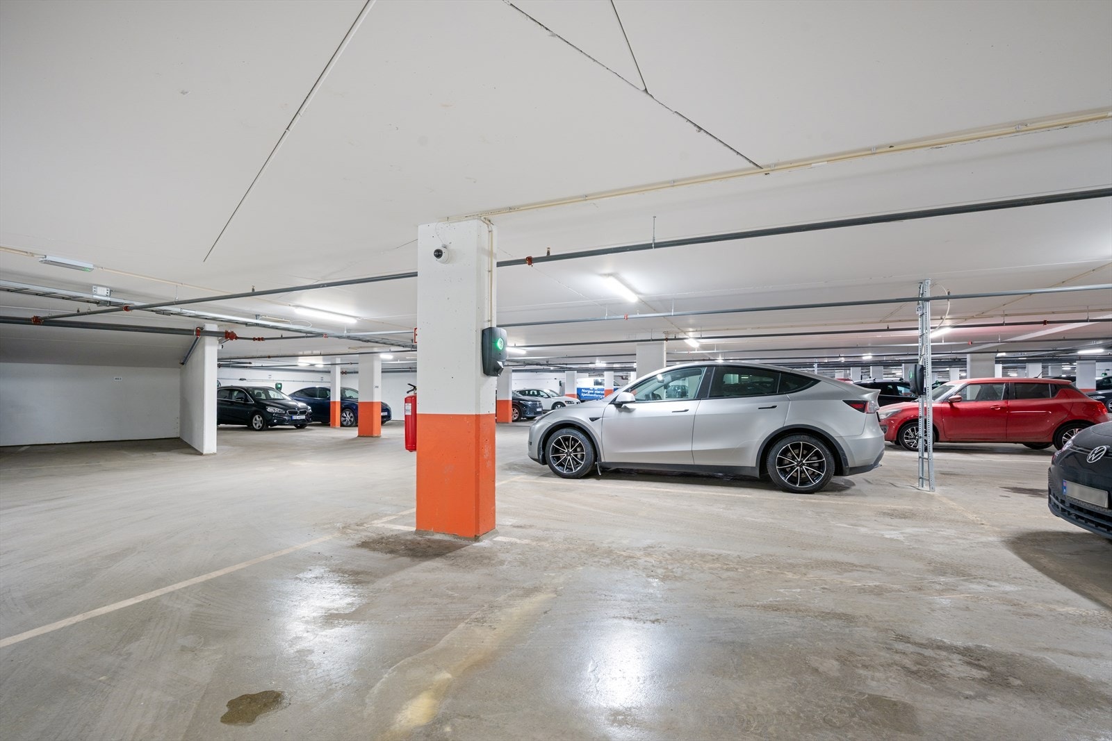 Det medfølger en garasjeplass. Galleribilde