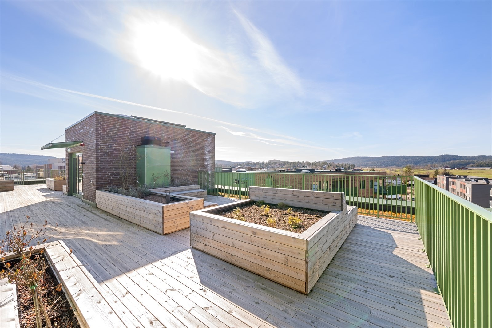 Bygget har en flott takterrasse som du kan nyte med gode solforhold og utsikt! Galleribilde