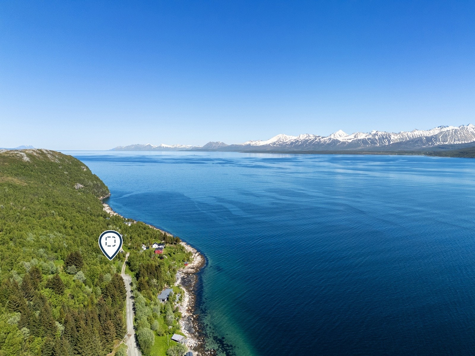 Ca 40 km fra Tromsø Sentrum.