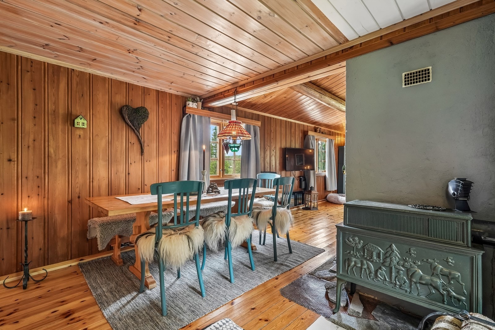 Den danner en hyggelig ramme rundt både hverdagsmåltider og lange frokoster eller middager sammen med familie og venner. Galleribilde