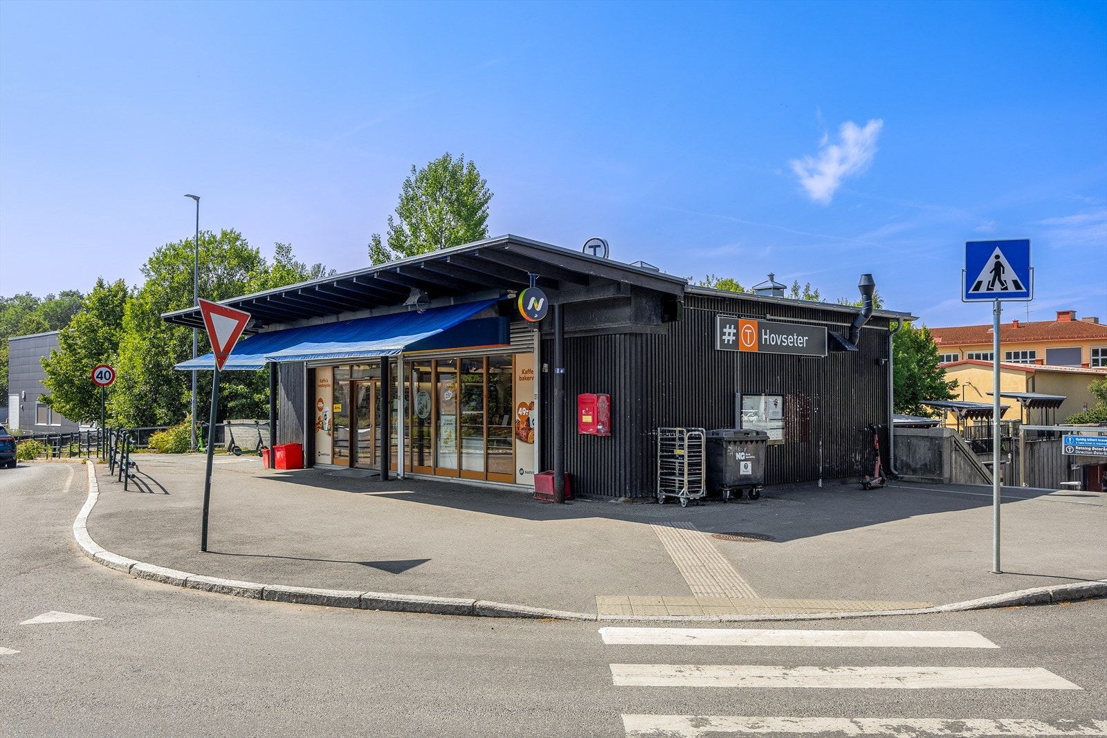 Hovseter T-banestasjon (linje 2) ligger kun et par minutters gange fra leiligheten. Galleribilde