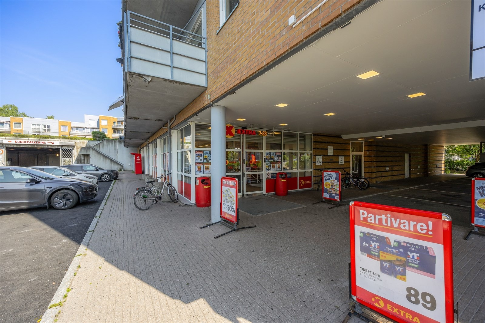 Dagligvarebutikken Coop Extra ligger i samme bygg. Galleribilde