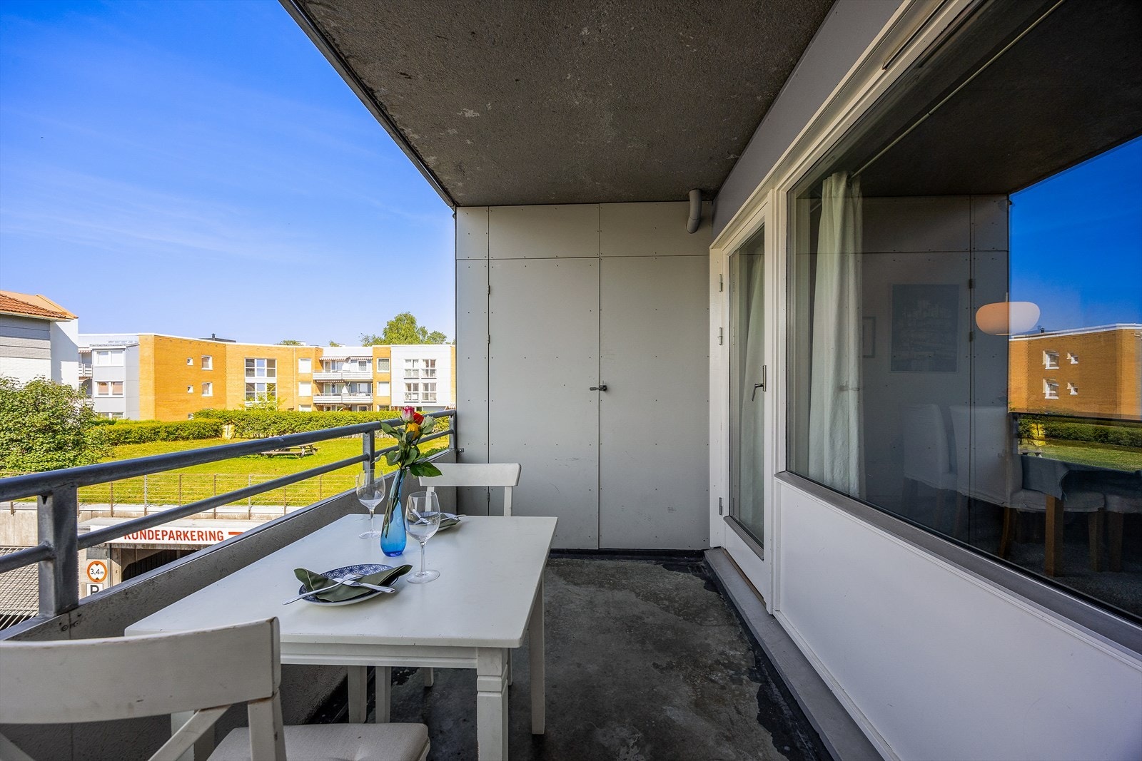 Fra stuen er det utgang til en vestvendt balkong på 7 m². Galleribilde