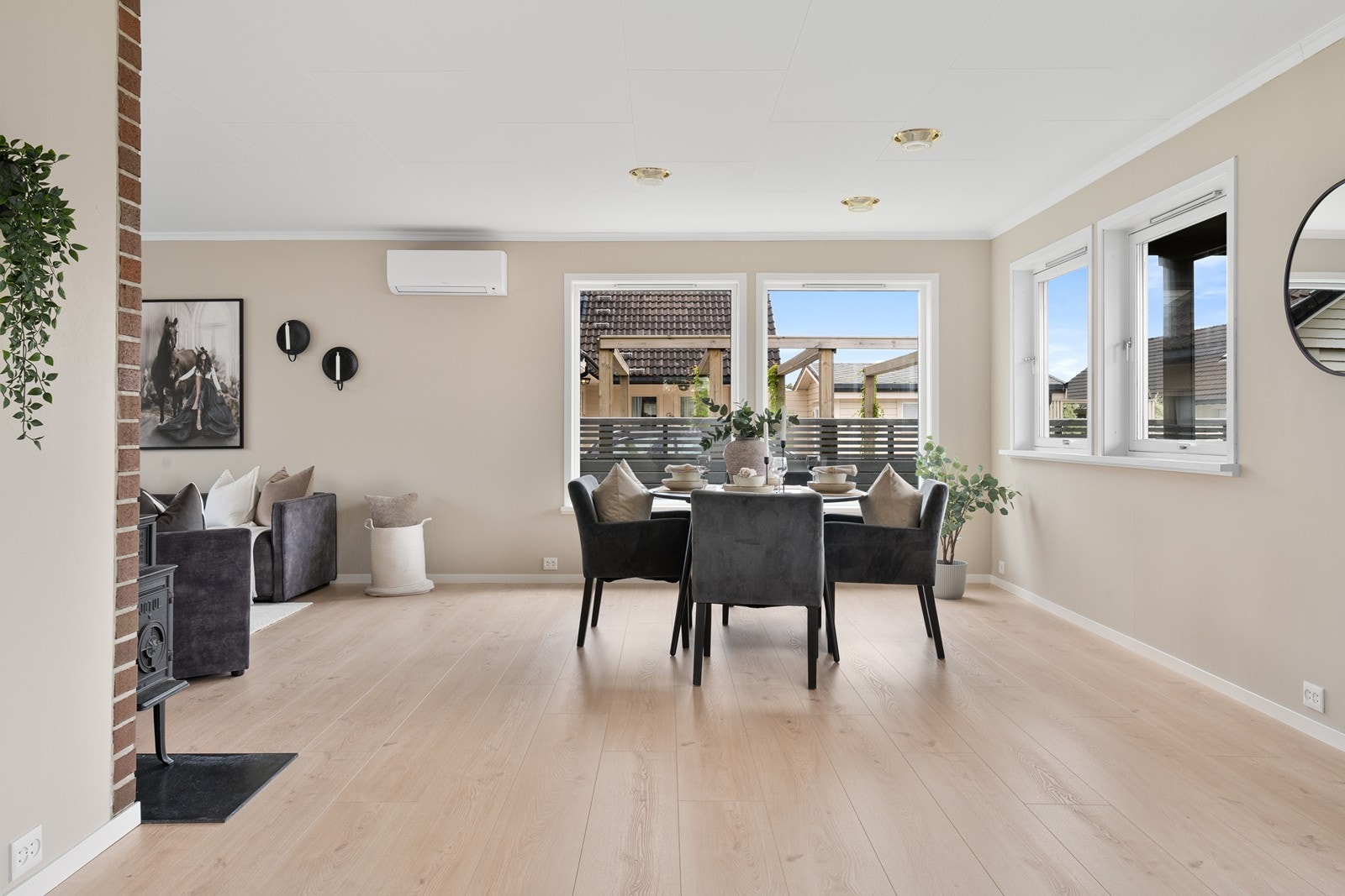 God plass til å dekke langbord når anledningen byr seg, eller innrede med et hyggelig frokostbord til hverdags. Galleribilde