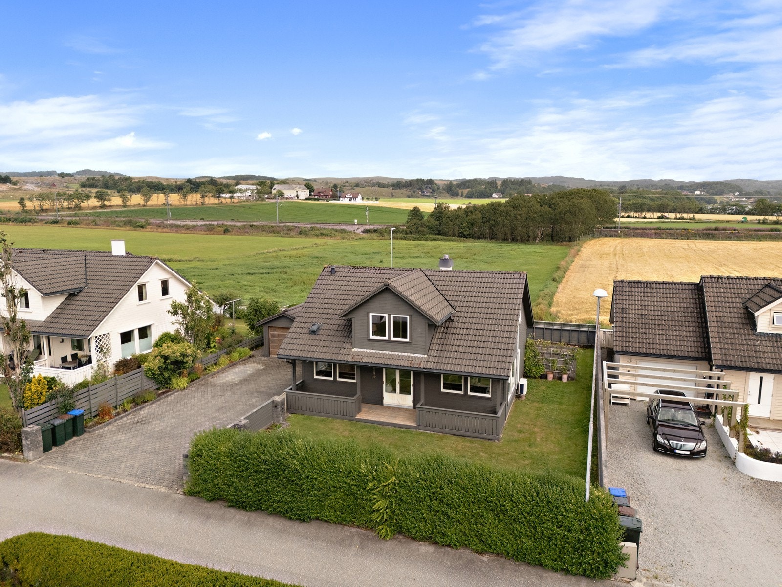 Beliggenhet gir en landlig følelse, samtidig som du har alt du trenger i nærheten. Galleribilde