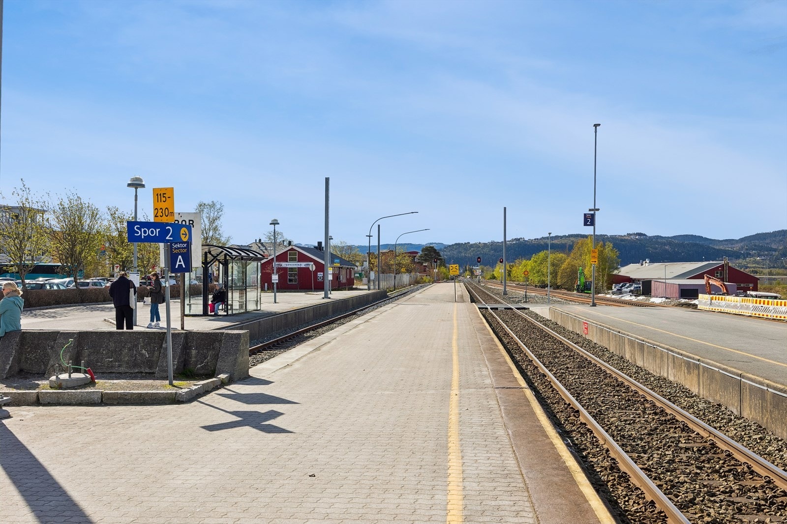 Togstasjon ligger kun 100 meter unna Galleribilde