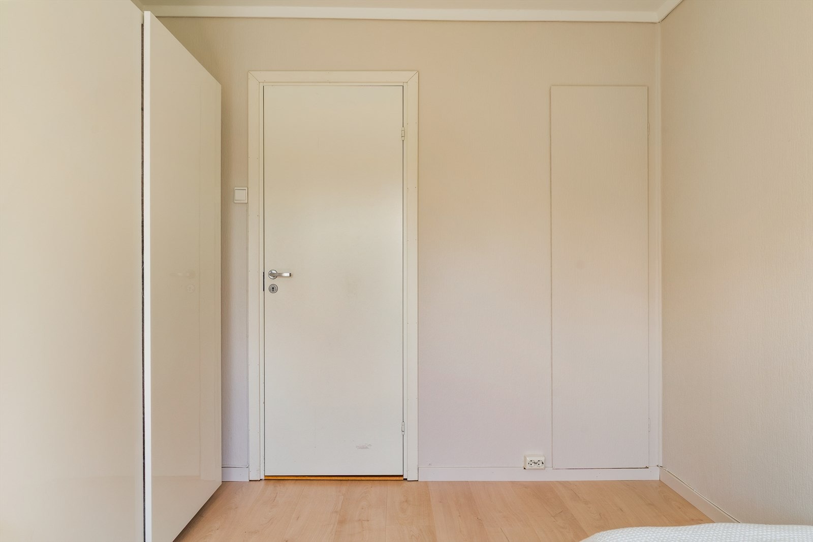 Skyvedørsgarderobe på soverommet Galleribilde