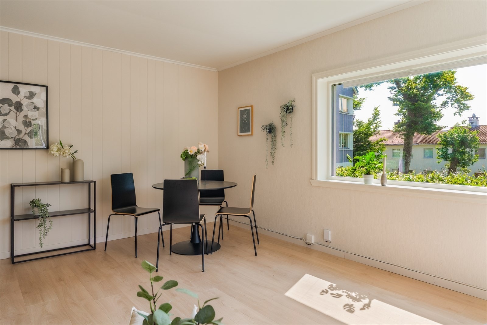 Her er det god plass til en stor spisegruppe - perfekt for å samle venner og familie! Galleribilde