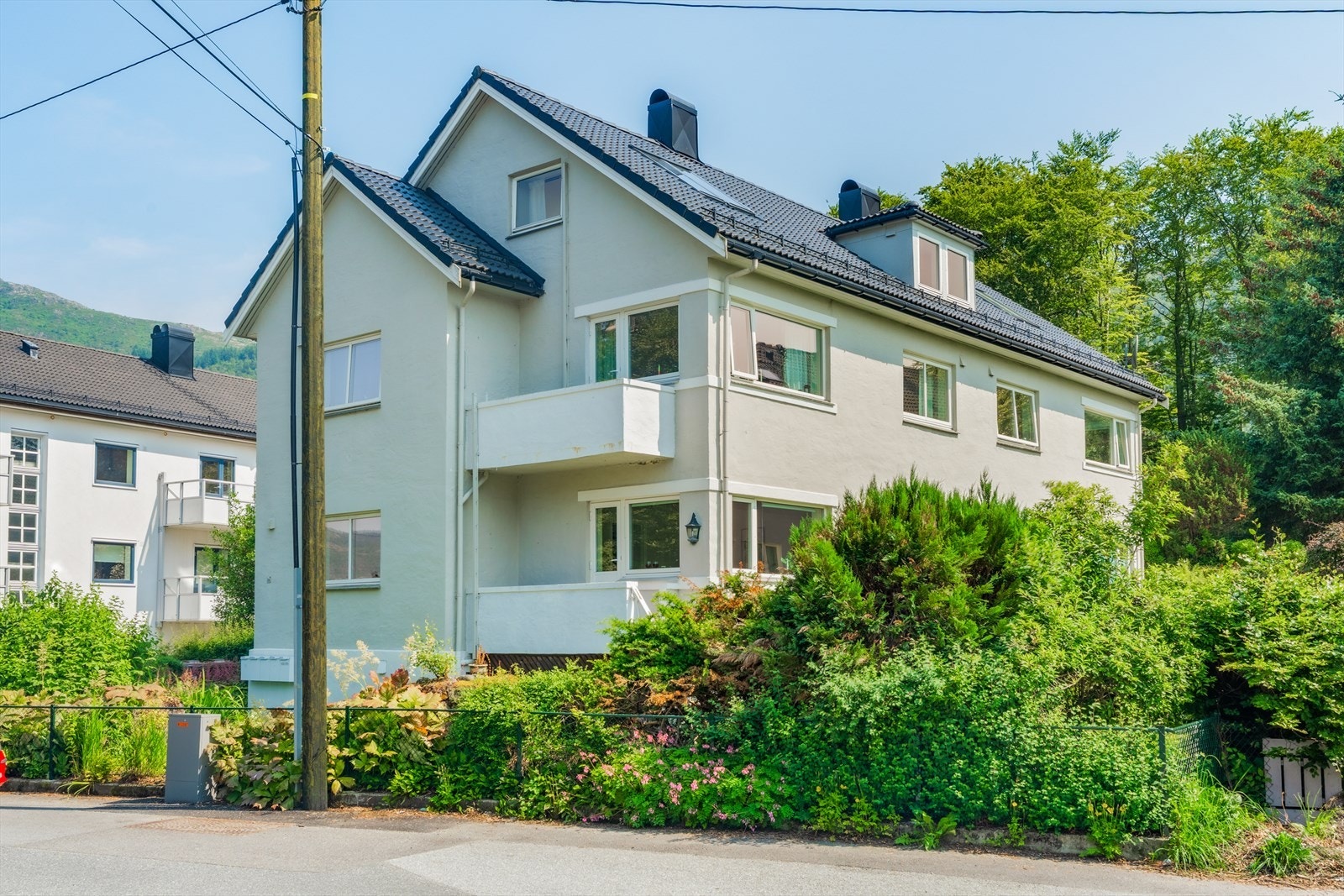 Sletten bybanestopp ligger en kort spasertur unna på 7 min | Dagligvare i kort gangavstand Galleribilde