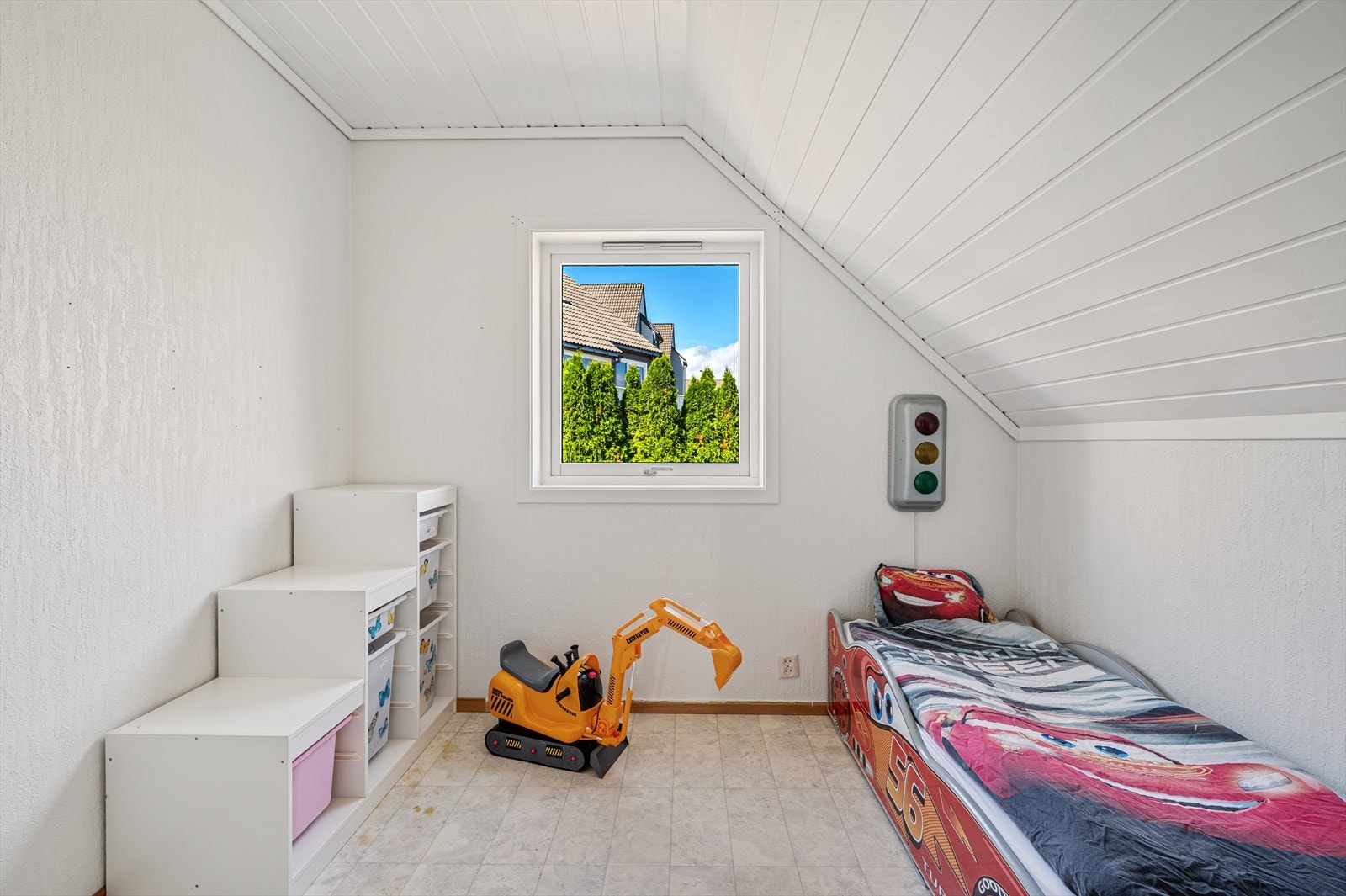 Rommet er av god størrelse og kan enkelt innredes etter eget ønske. Galleribilde