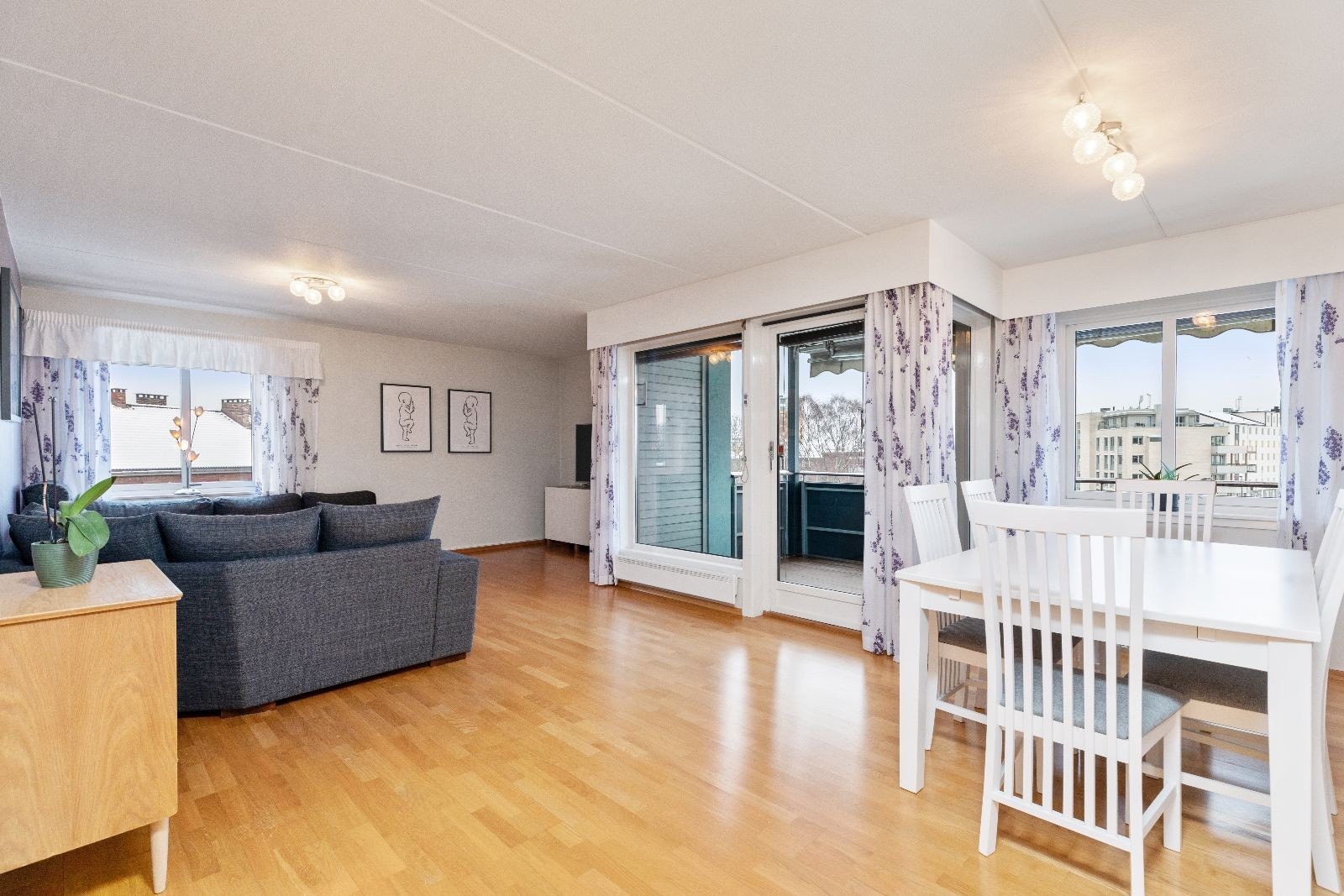 3-roms hjørneleilighet med balkong og garasjeplass. Galleribilde