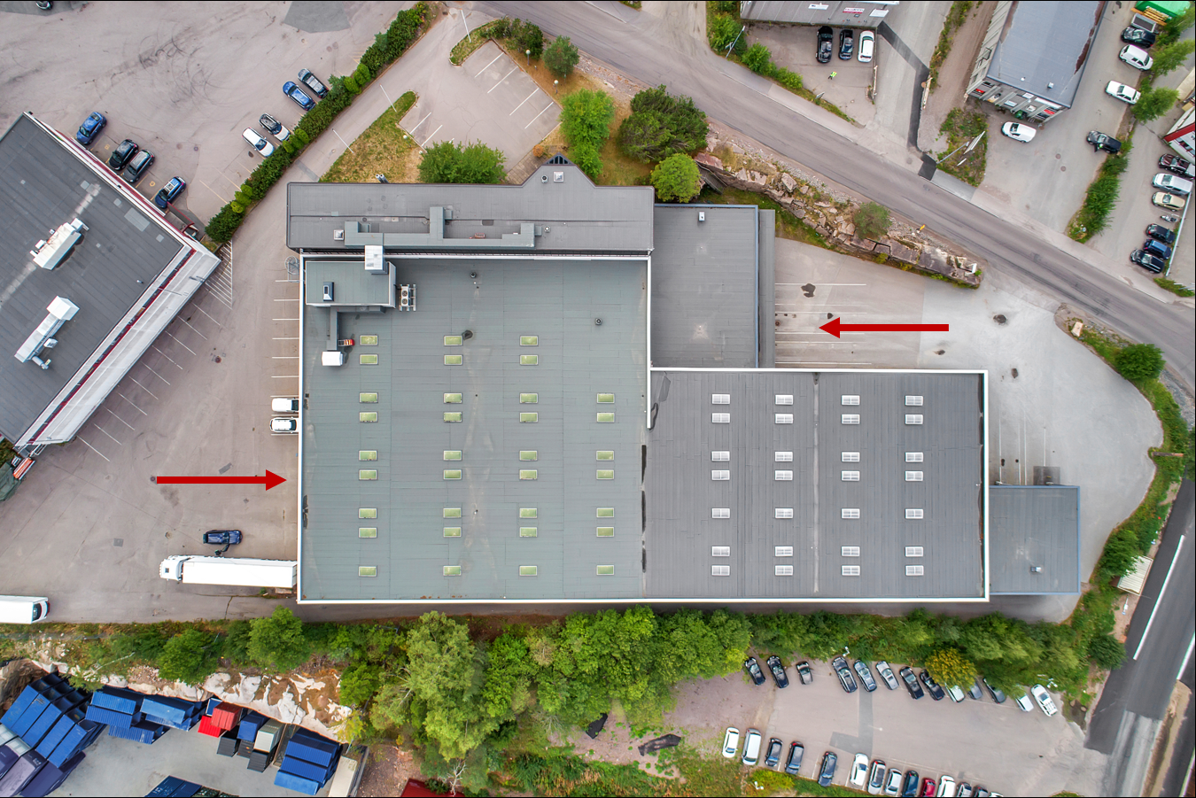 3 x lasteramper på nedsiden, 1 x kjøreporter på oversiden, gjennomgående vareflyt Galleribilde