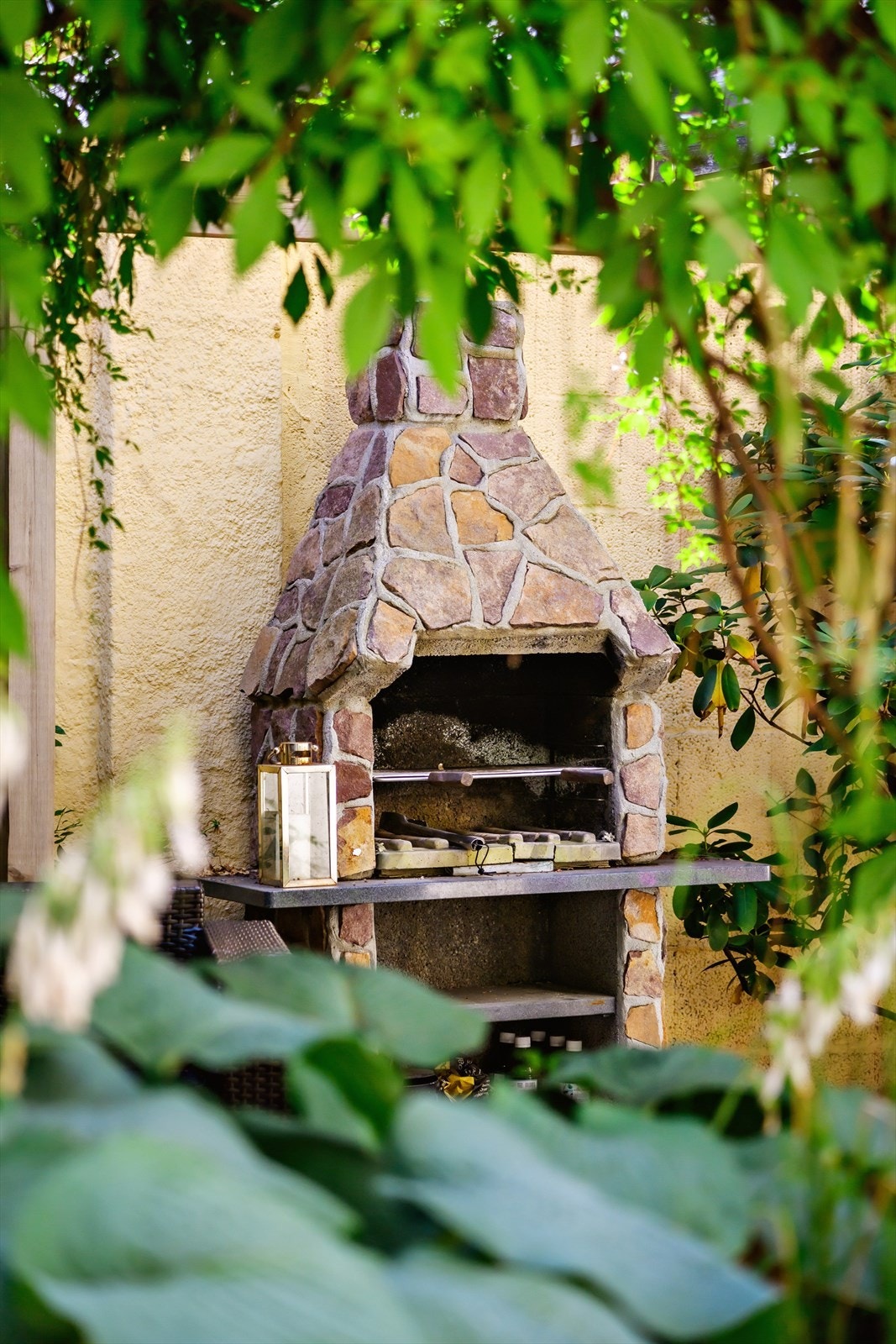 Utegrill i stein, perfekt for late sommerkvelder! Galleribilde