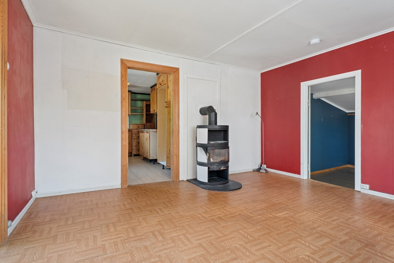 Stuen har plass til sofagruppe og spiseplass. Galleribilde