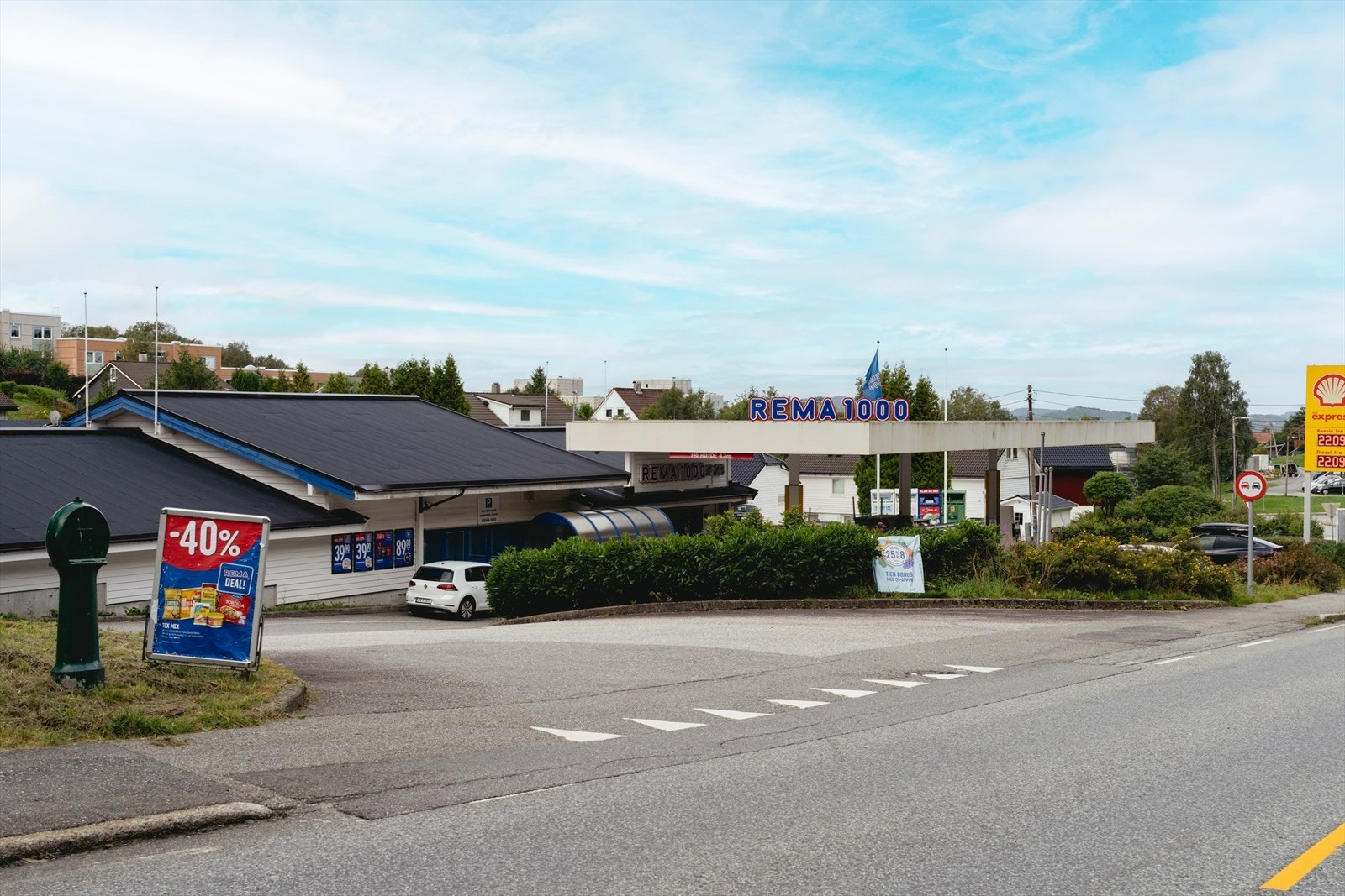 En snarvei gjennom skogen tar deg snarlig til Rema 1000 Galleribilde