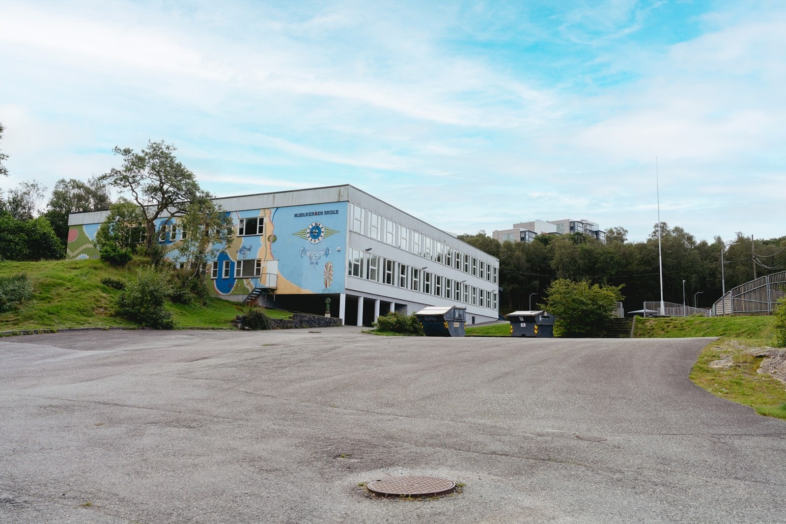 Mjølkeråen skole ligger knappe 400 meter unna leiligheten. Barnehager finnes allerede på borettslagets eiendom - for de minste og de litt eldre barna Galleribilde
