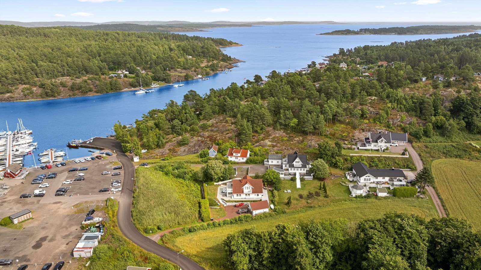 Her bor man i rolige omgivelser, med kort vei til sjøen og Færder nasjonalpark. Galleribilde