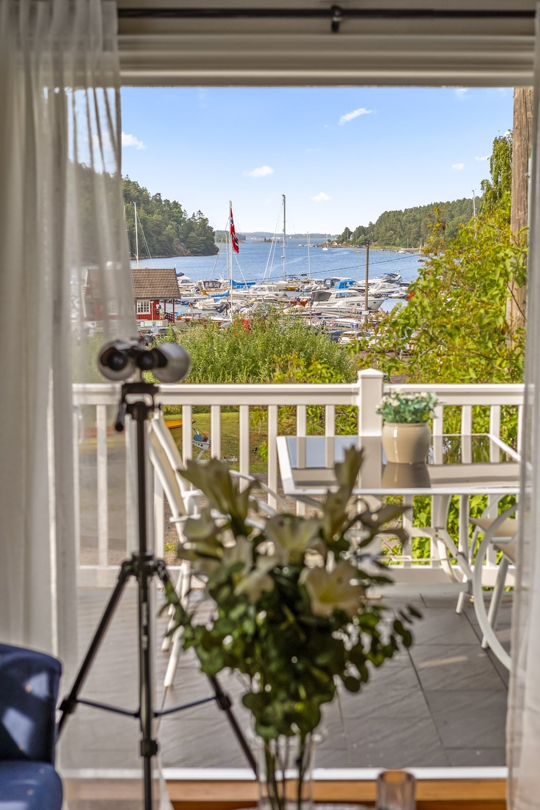 Utsikten kan nytes både fra innsiden og utsiden. Galleribilde