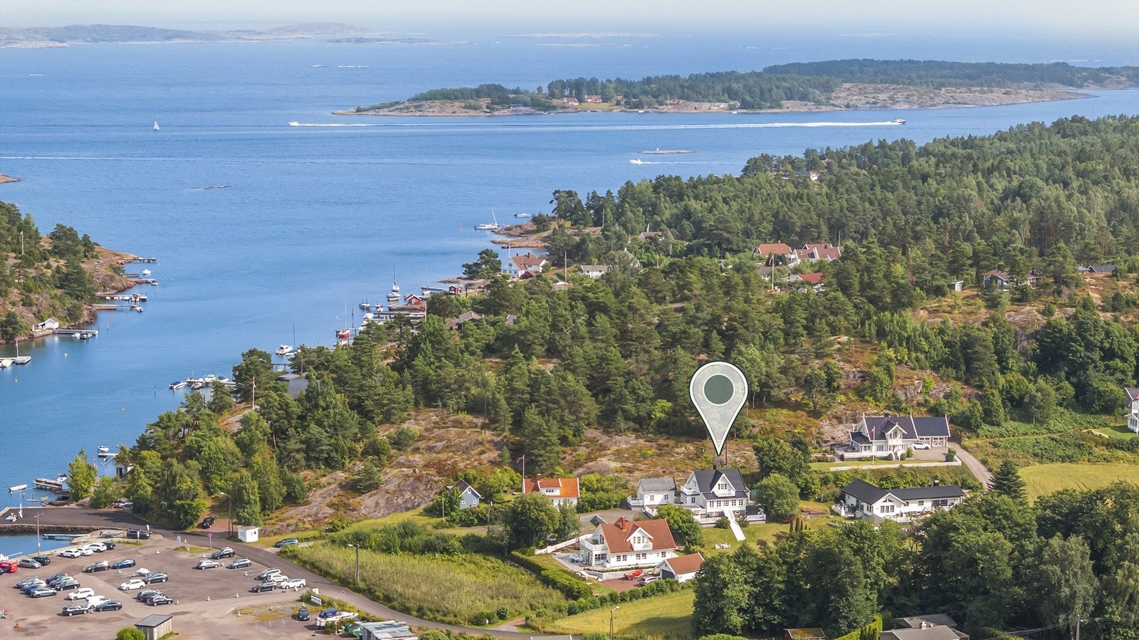 Eiendommen har en unik beliggenhet med utsikt mot skjærgården. Galleribilde