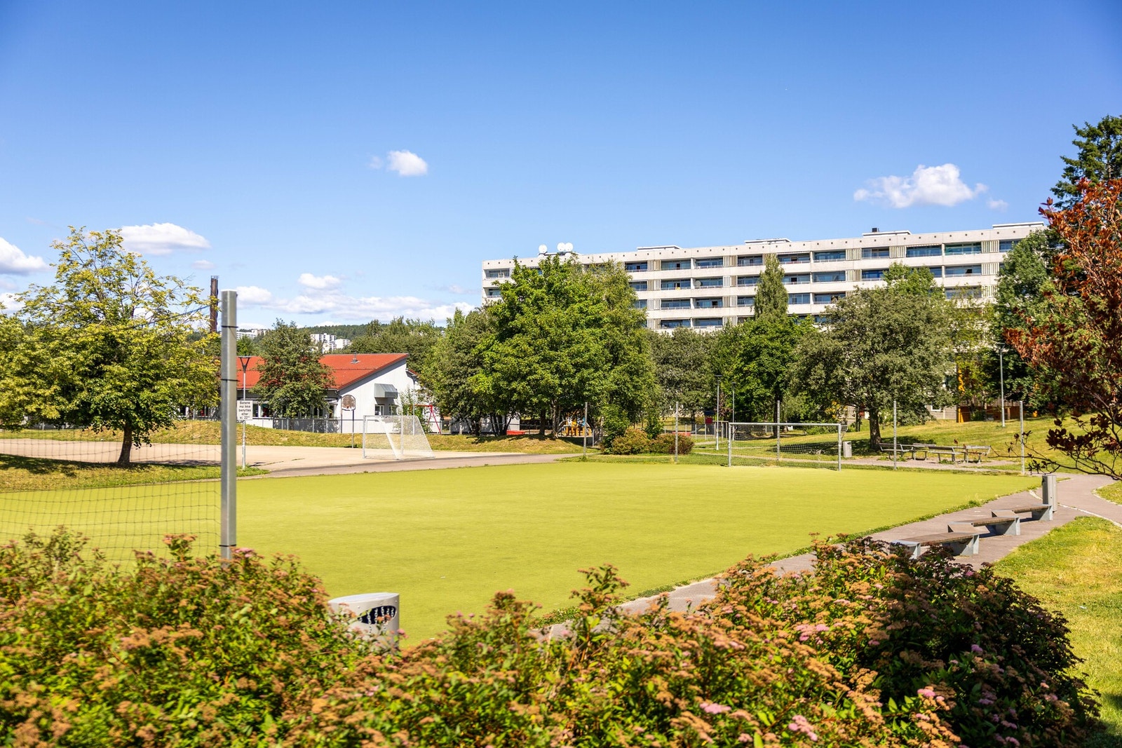 Pent opparbeidede grøntområder som skaper et trivelig bomiljø med gode rekreasjonsmuligheter. Galleribilde