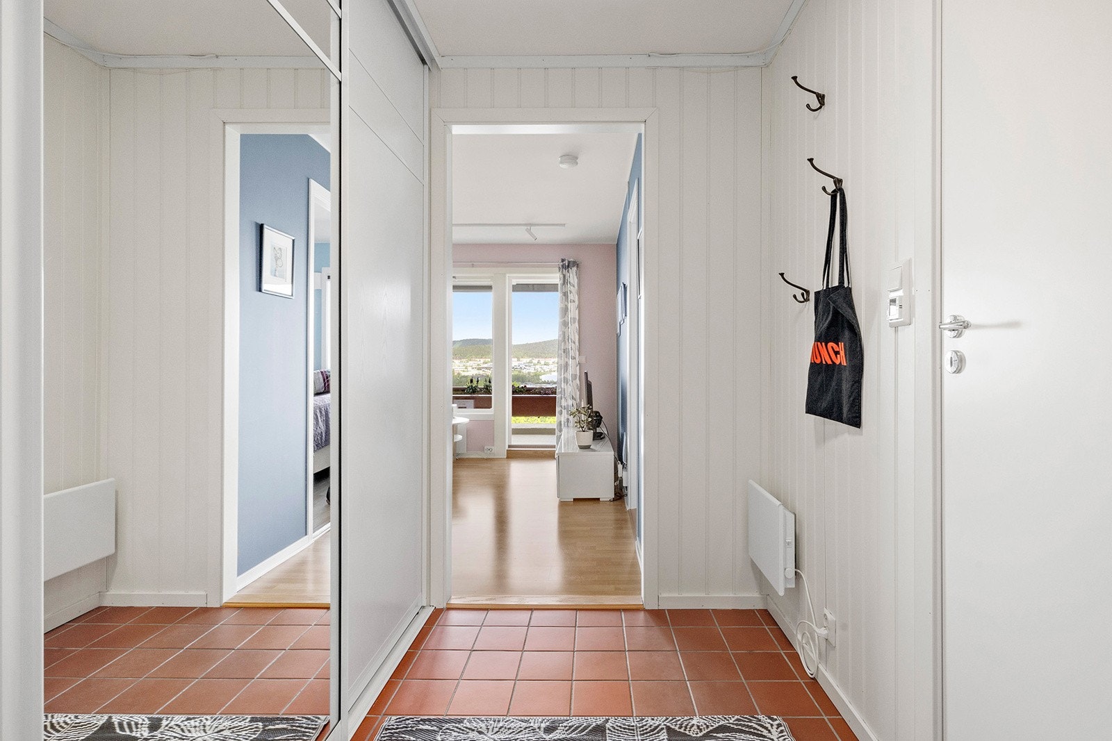 Entre med god plass til oppbevaring Galleribilde