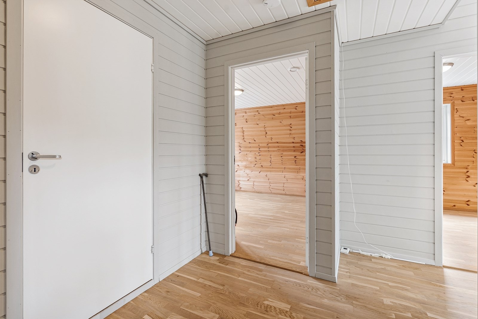 Fra gangen er det adkomst til bad og begge soverommene. Galleribilde