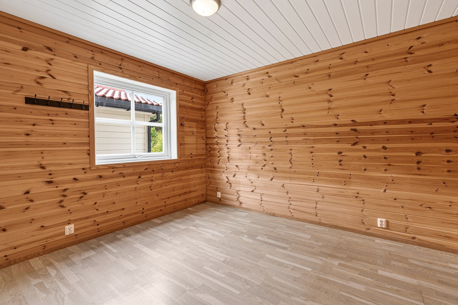 Soverommet har god plass til garderobeløsninger. Galleribilde