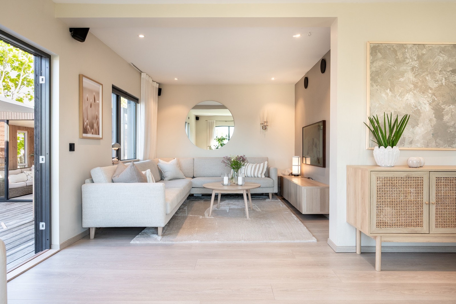 I stuen er det en fin TV-krok med plass til hele familien. Galleribilde
