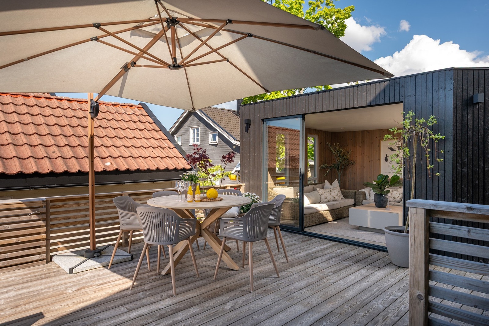 Flott terrasse med lun og solrik plassering. Galleribilde