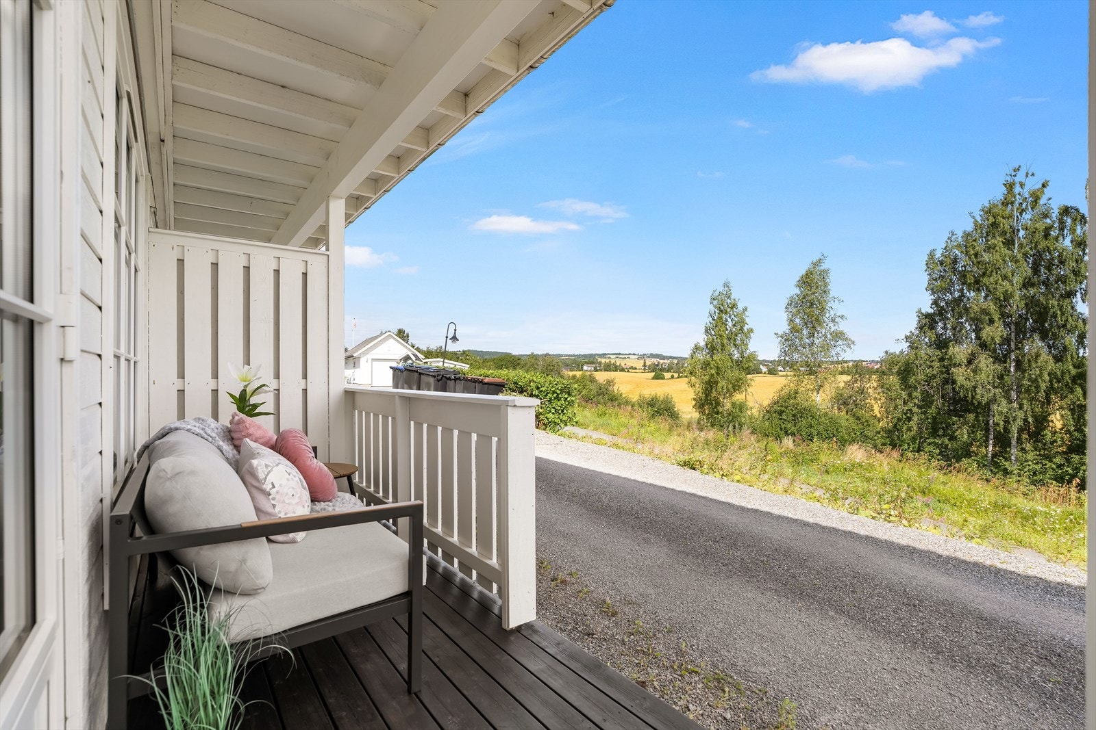 Delvis overbygd terrasse med flott utsyn! Galleribilde