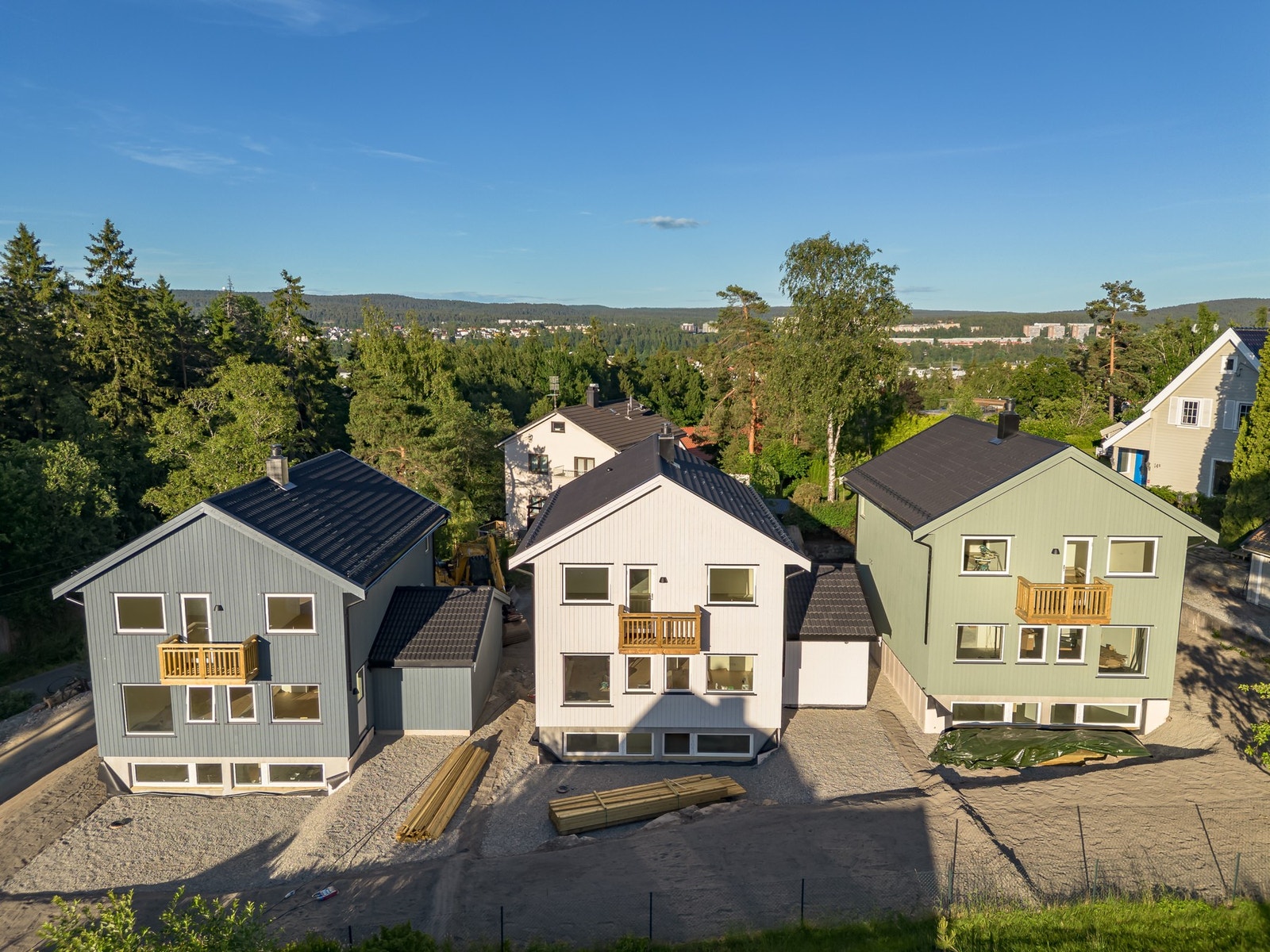Østerli terrasse 1B - hus 2 er den midterste boligen Galleribilde