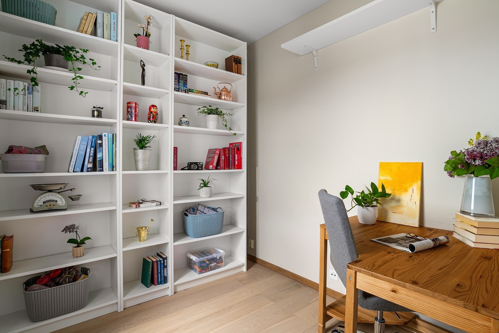 Boligen er i dag innredet med 2 soverom og ett hjemmekontor som også kan fungere utmerket som et gjesterom eller barnerom. Galleribilde