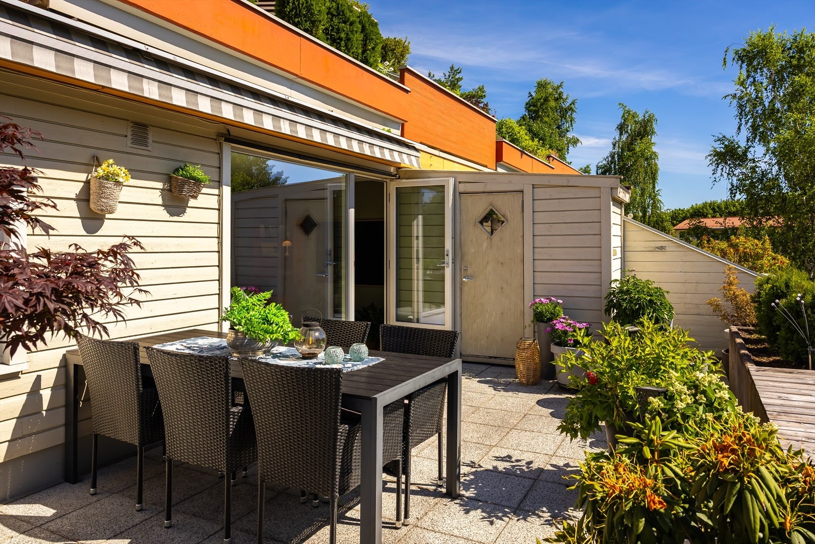 Utgang fra stue til en stor terrasse på 35 kvm! Galleribilde
