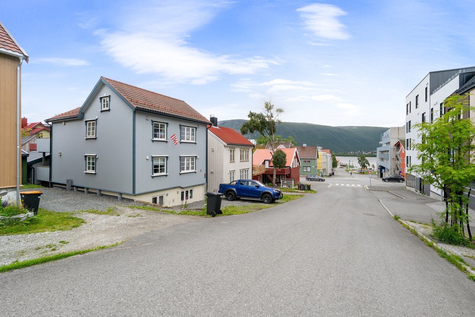En sentral beliggenhet like nord for Tromsø sentrum - med gangavstand til både butikk, busstopp og alt du trenger i hverdagen