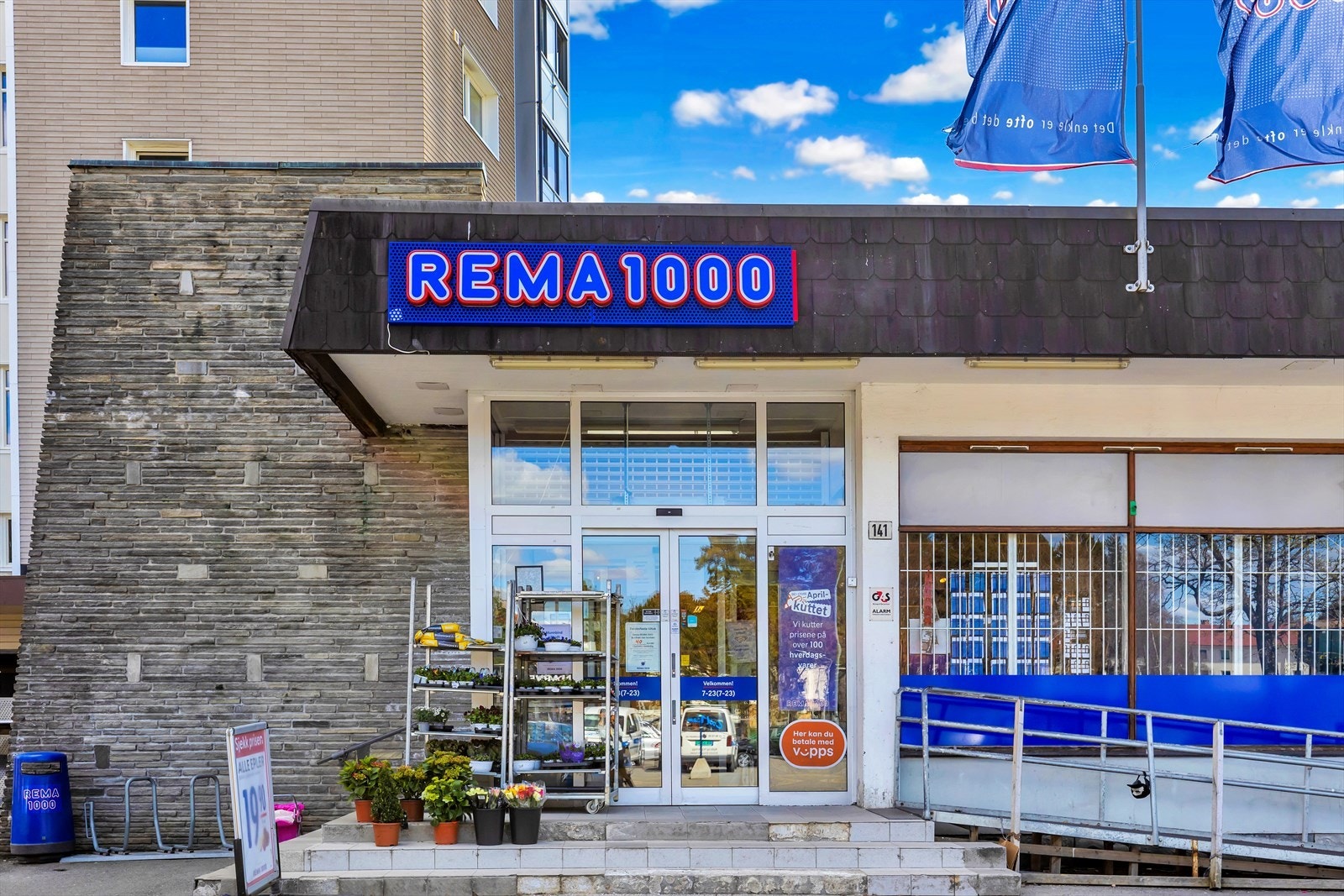 Rema 1000 Bergkrystallen er ca. 3 minutter unna boligen. Galleribilde