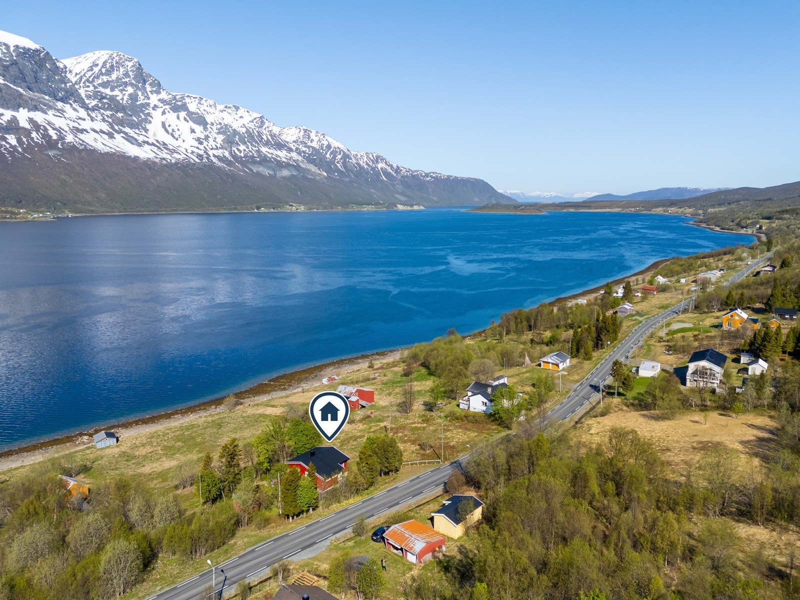 Tromsø sentrum ligger ca. 1,5 times kjøretur unna. Galleribilde