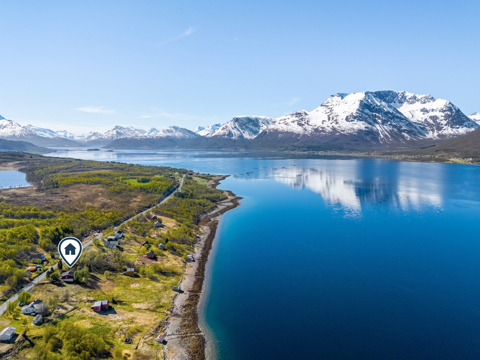 Området byr på fantastiske tur- og friluftsmuligheter sommer som vinter, enten du liker fjellturer, fiske, båtliv eller skiaktiviteter. Galleribilde